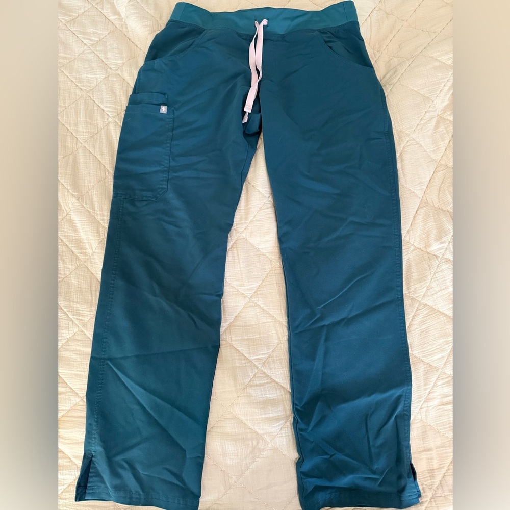 Women’s figs scrub pants